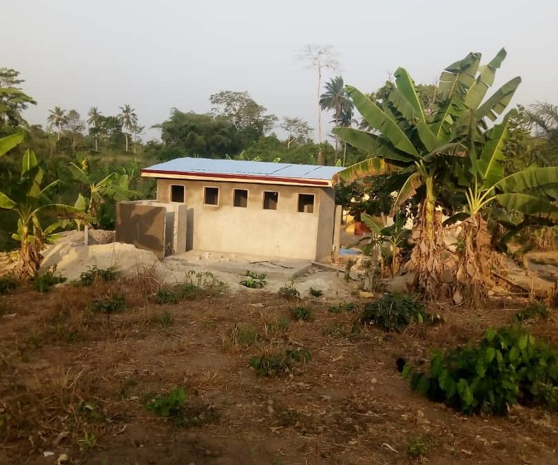 Bau weiterer Toiletten für die Schule