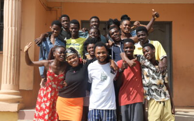 Zwei weitere junge Frauen an Uni und in einer Ausbildung